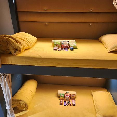 Sinhassan Dormitory Hostel Juhu Mumbai Kültér fotó