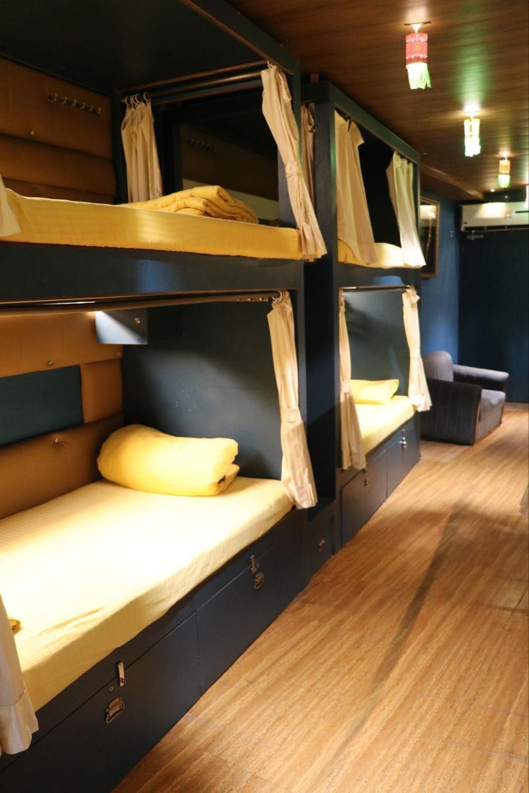 Sinhassan Dormitory Hostel Juhu Mumbai Kültér fotó