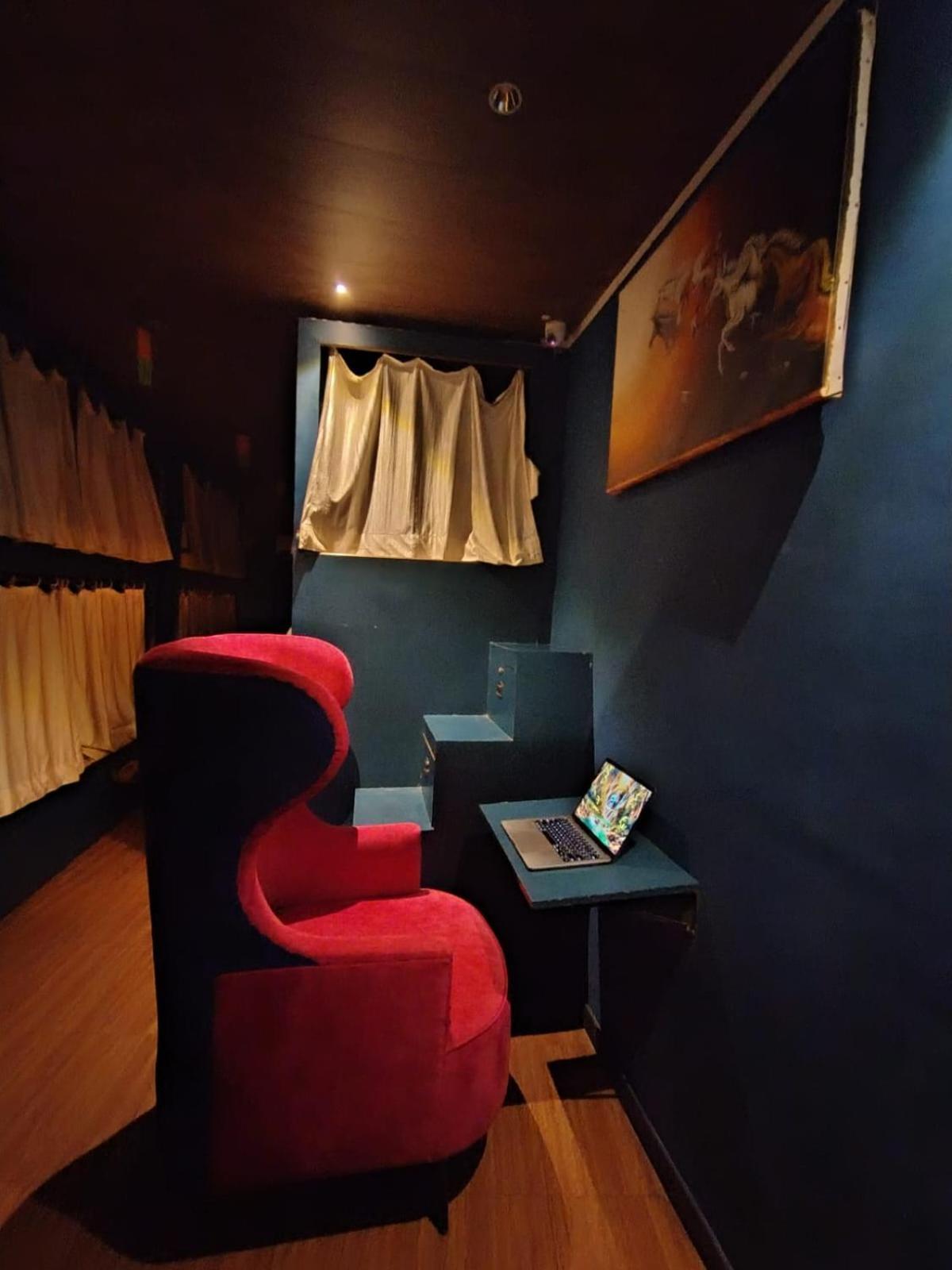 Sinhassan Dormitory Hostel Juhu Mumbai Kültér fotó