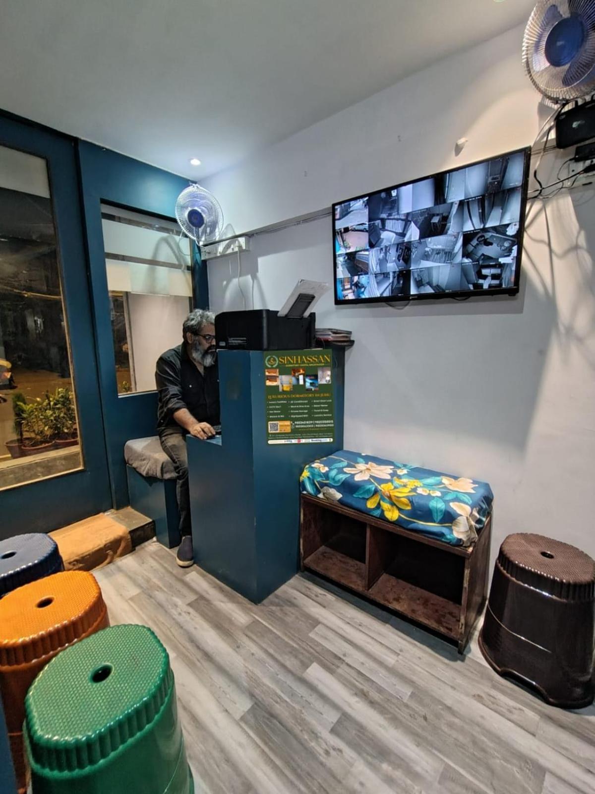 Sinhassan Dormitory Hostel Juhu Mumbai Kültér fotó