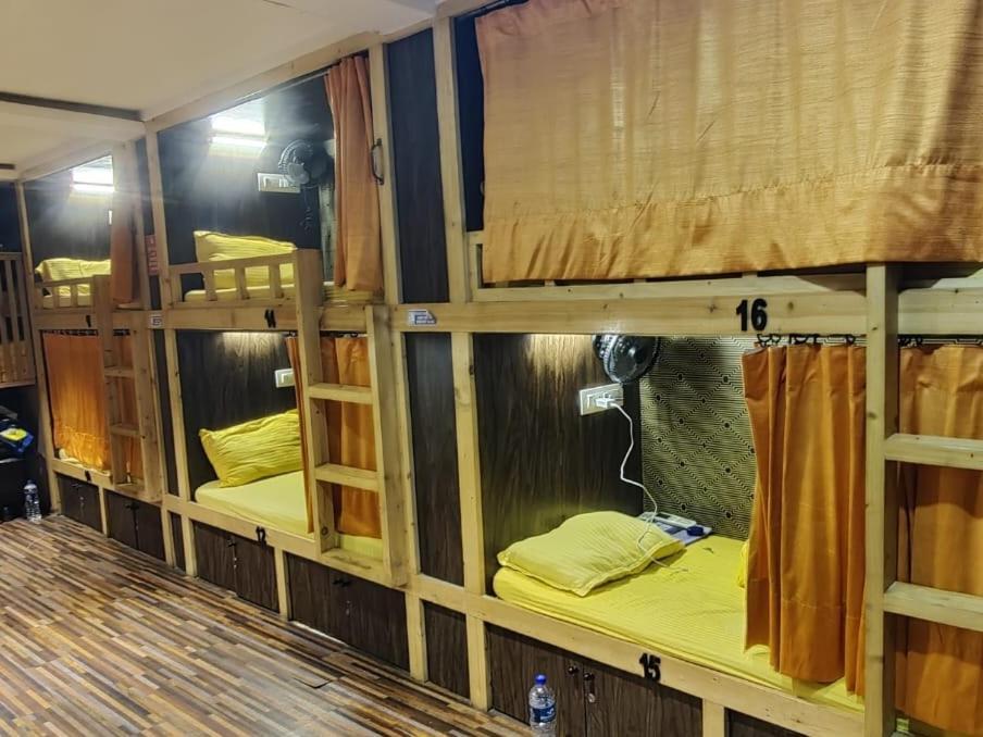 Sinhassan Dormitory Hostel Juhu Mumbai Kültér fotó